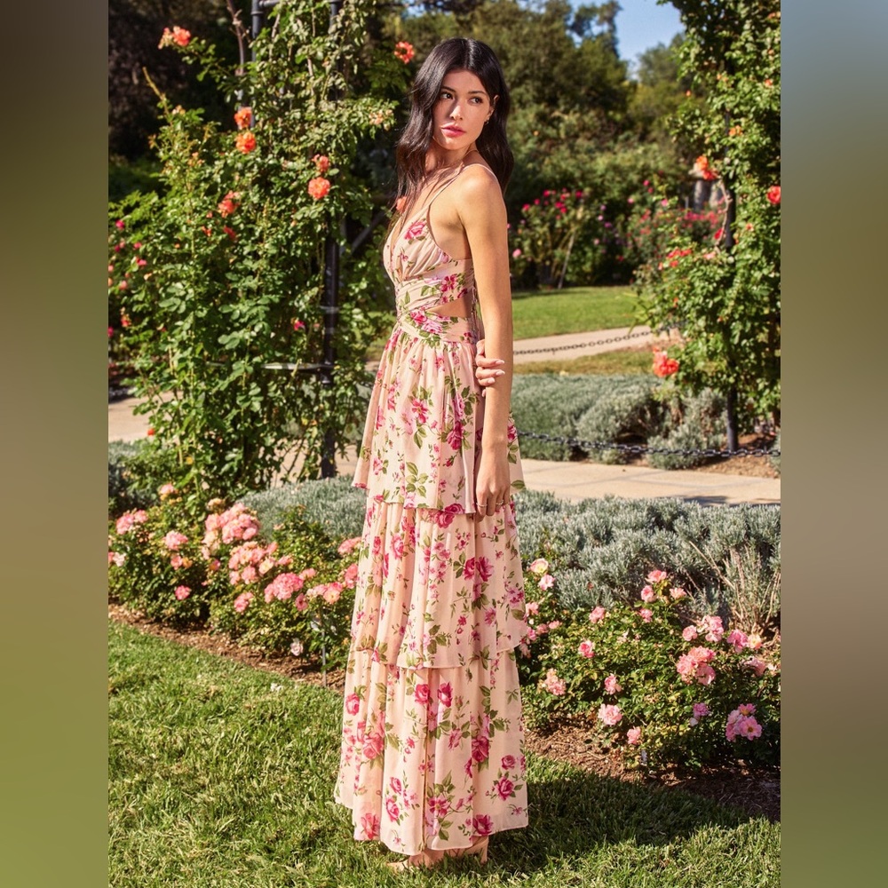 NWT Dress Forum Floral, Rose Bloom Tiered, Ruched Ruffle Tiered Maxi Dress